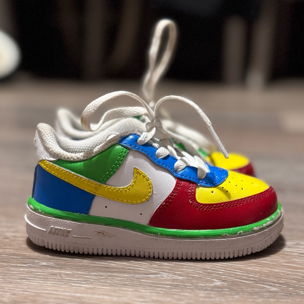NIKE Air Force 1 (AF1) LV8 Uno Sneakers